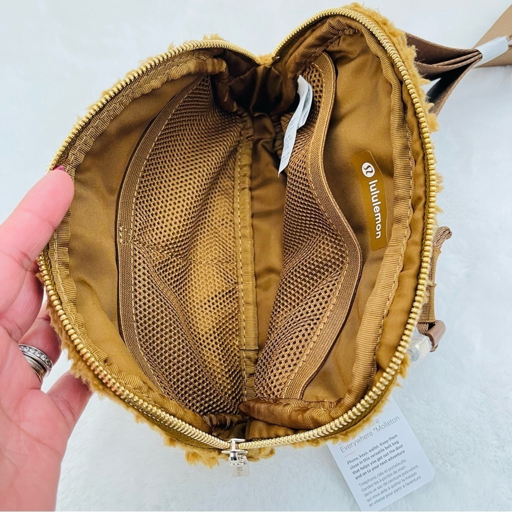 Lululemon Everywhere Fleece Belt Bag - Picture 8 of 11